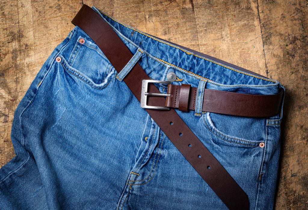 Bien choisir sa ceinture pour un jean, le cuir est l'idéal